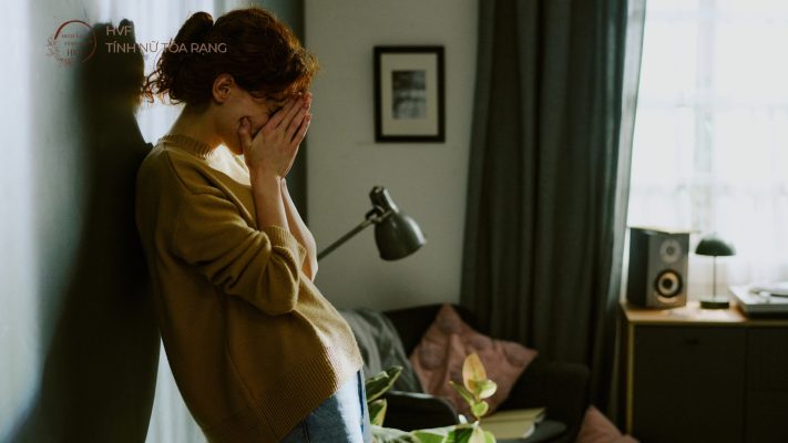 Vì sao trước nỗi đau của người khác, chúng ta luôn trở thành chuyên gia? 6 Bởi vì ta lầm tưởng mình đang giúp, trong khi thật ra ta đang sửa.