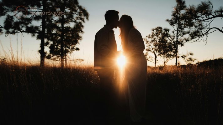 Có những định nghĩa không nằm trong từ điển, mà trong nhịp đập của trái tim.