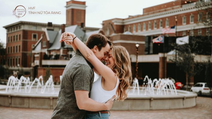 Im lặng đúng lúc chính là lời mời bước vào nội tâm của nhau.