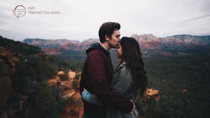 Một người phụ nữ có nội lực không cần “cố” để được yêu